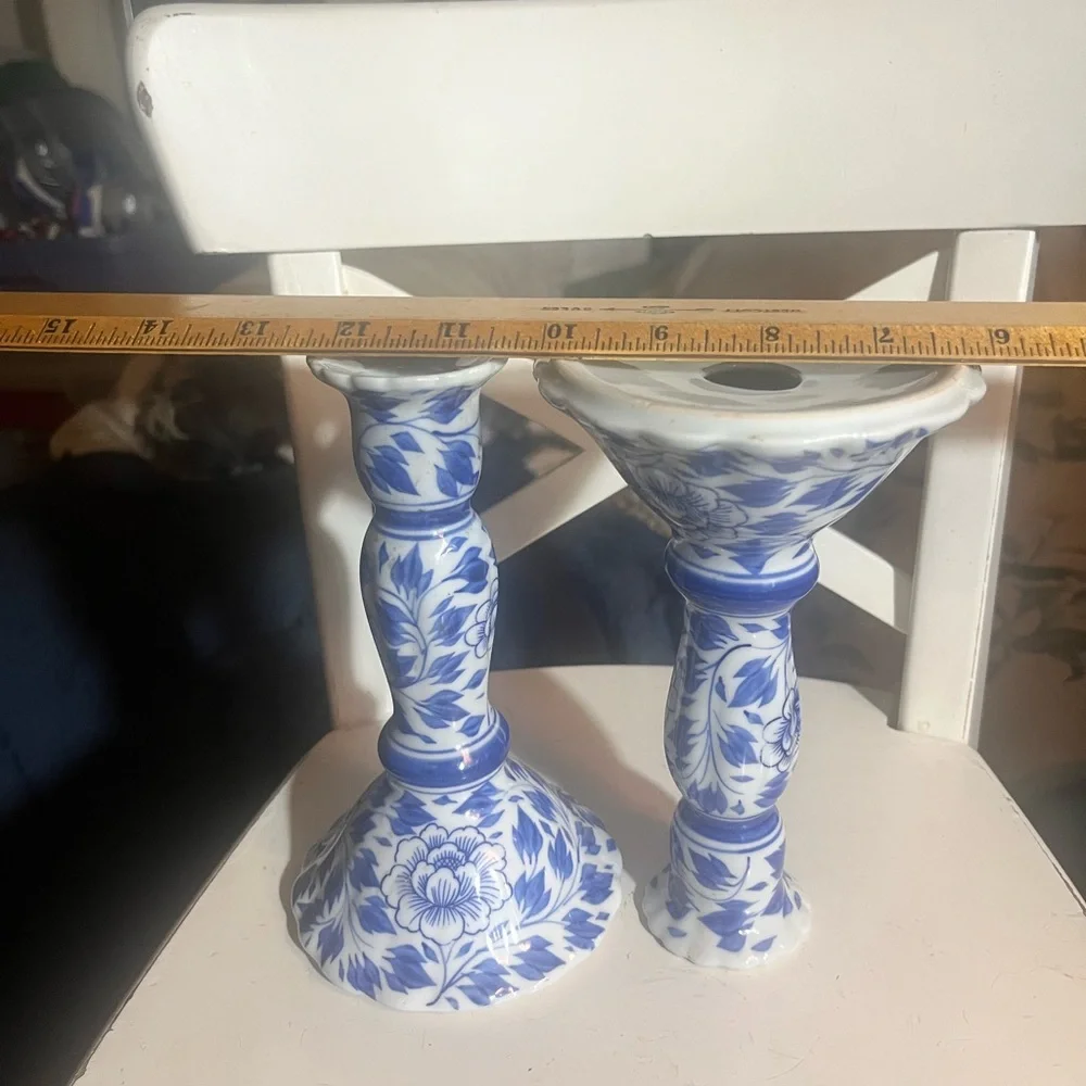 💃 2 candlestick with beautiful floral blue pattern. 01-PHX